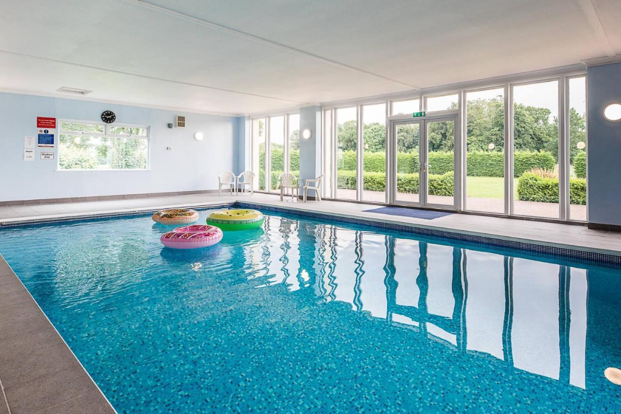 Grove Farm Bungalow With Swimming Pool, Dallinghoo วูดบริดจ์ ภายนอก รูปภาพ